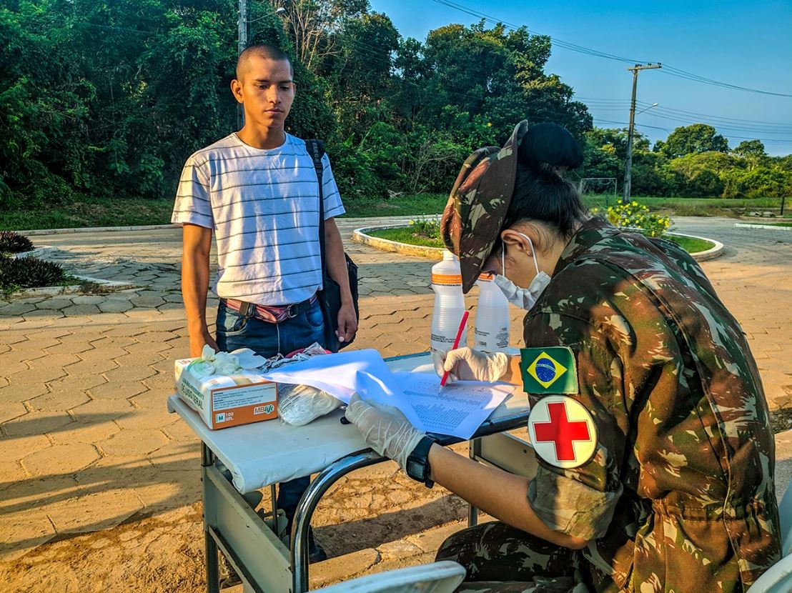 Visita de integrantes da Escola de Saúde do Exército