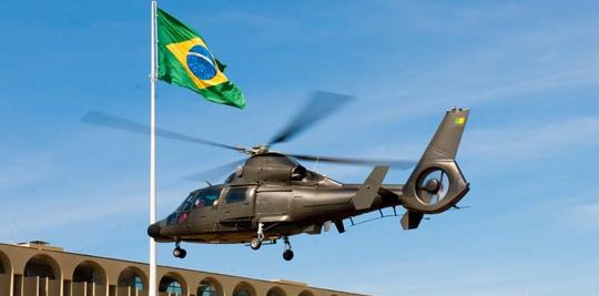 Apresentação da aeronave AS 365 K2 – Super Pantera ao Comandante do Exército