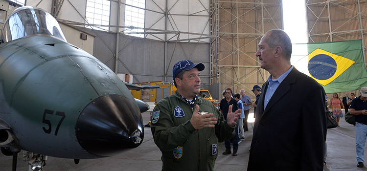 Ministro participa da comemorao do Dia da Aviao de Caa Brasileira