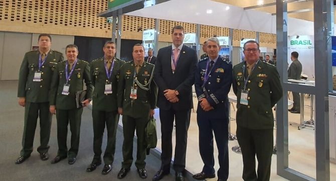 Comitiva Brasileira inaugura Stand do Brasil na EXPODEFENSA 2019