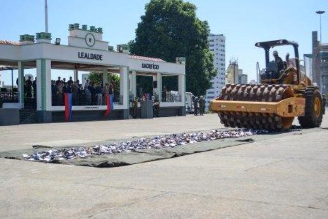 Cooperao leva mais de 4 mil armas de fogo, fruto de apreenses no estado de Minas Gerais, para destruio