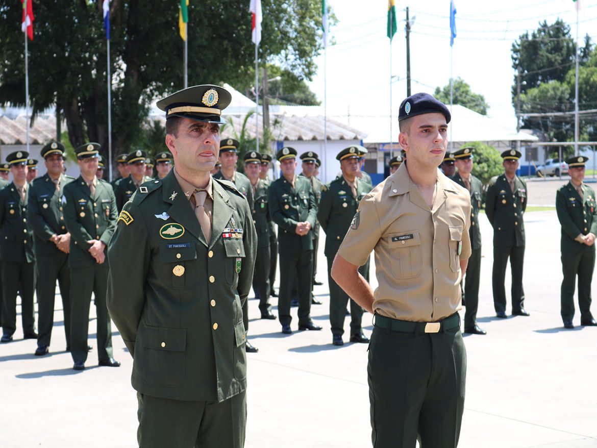 Encontro de pai e filho na formatura do Curso de Adjunto de Comando emociona o público