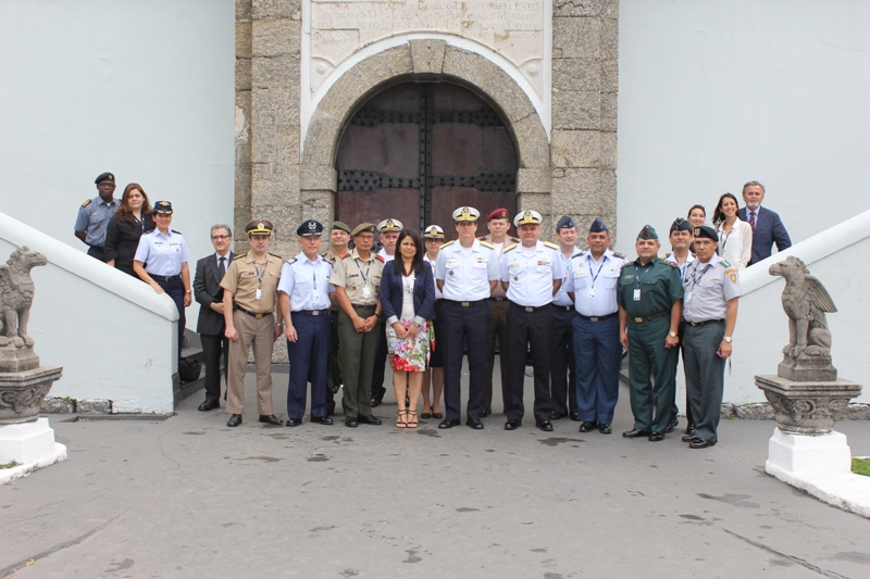 Curso Avanado de Defesa Sul-Americano visita a Escola Naval