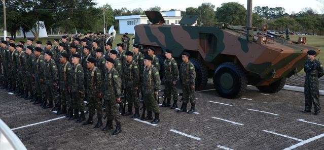 Nova gerao de blindados  testada pelo 6 Esquadro de Cavalaria Mecanizado