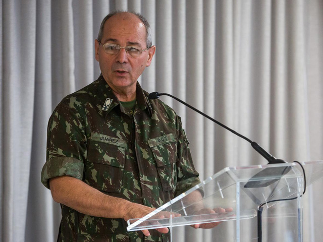 Federao da Indstria do Estado de Santa Catarina homenageia Chefe do Departamento de Cincia e Tecnologia pela aproximao com a indstria