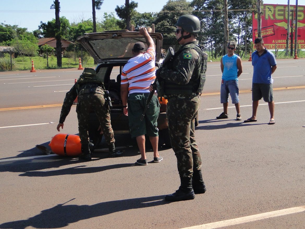 Disponibilidade permanente de militares do Exrcito na fronteira oeste do Paran combate ilcitos