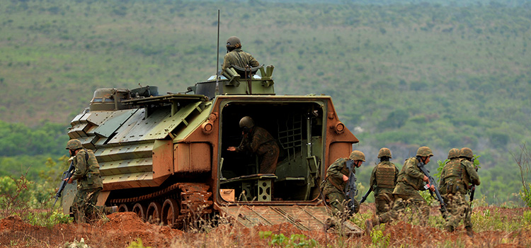 Fuzileiros Navais treinam em Formosa (GO) para atuarem em missões militares