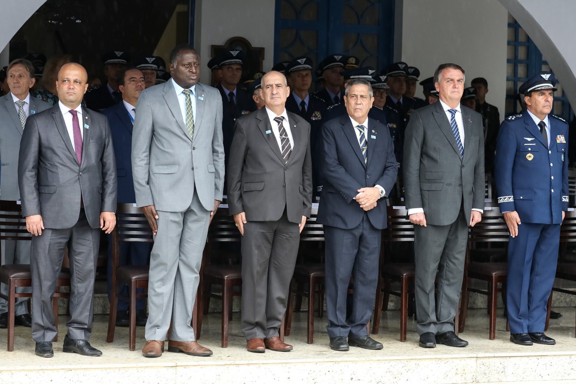 Mais de 200 novos sargentos são graduados na Escola de Especialistas de Aeronáutica