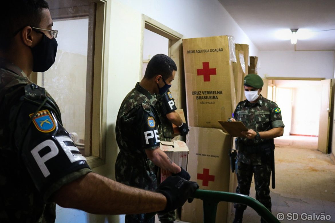 Militares cooperam com ações da Cruz Vermelha no combate ao novo coronavírus