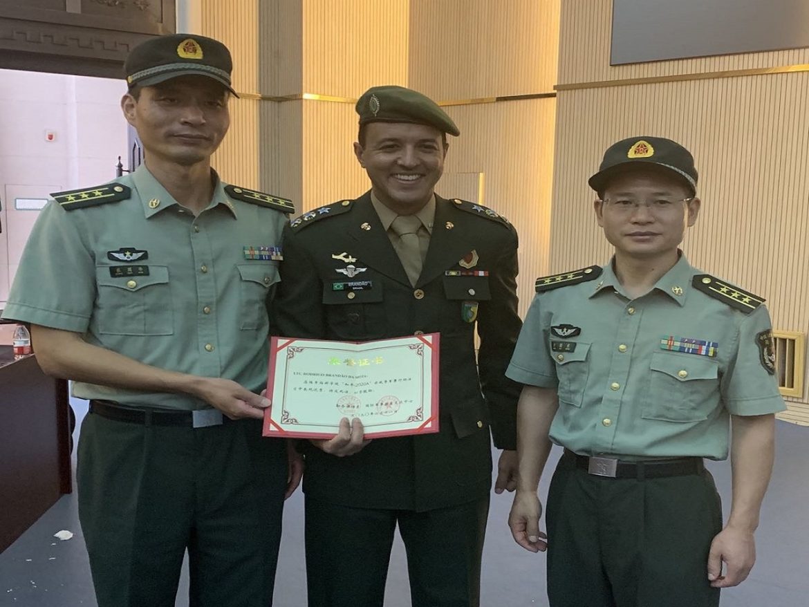 Oficial do Exército Brasileiro concluiu curso de Estado-Maior na Escola de Comando do Exército Chinês