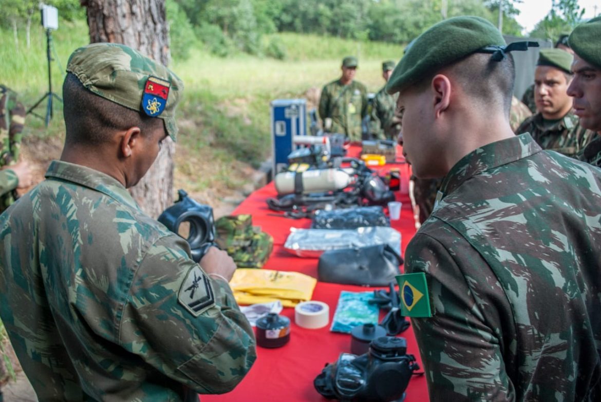 Para ampliar combate à pandemia, militares intensificam capacitação de agentes civis