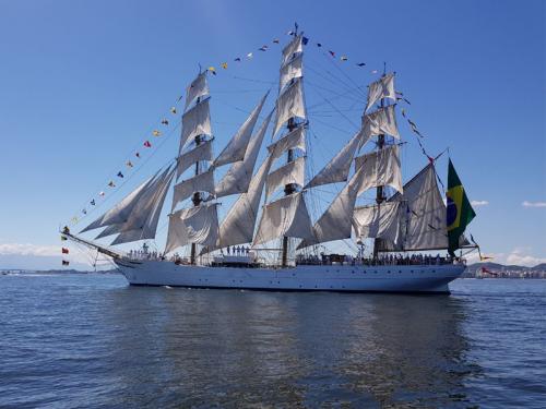 Escola Naval recebe autoridades na abertura do evento Velas Latinoamrica 2018